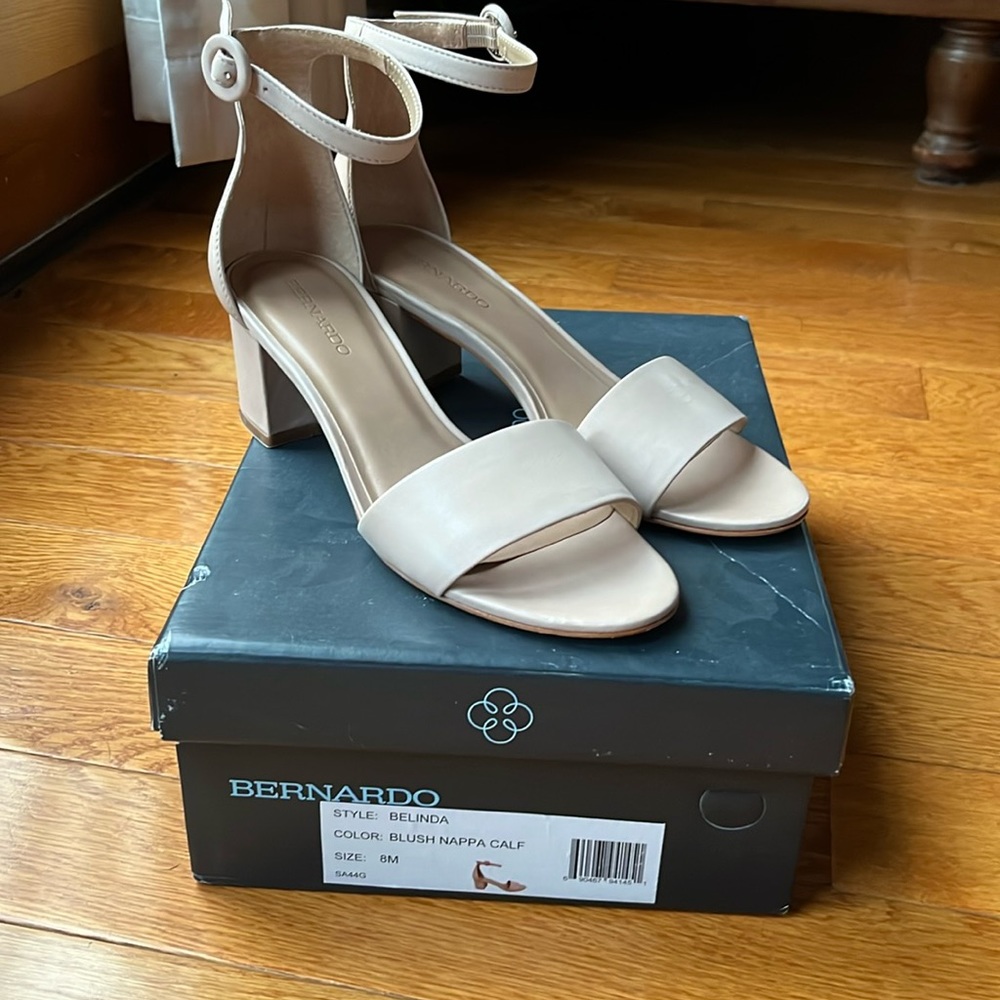 BERNARDO Belinda blush sandles